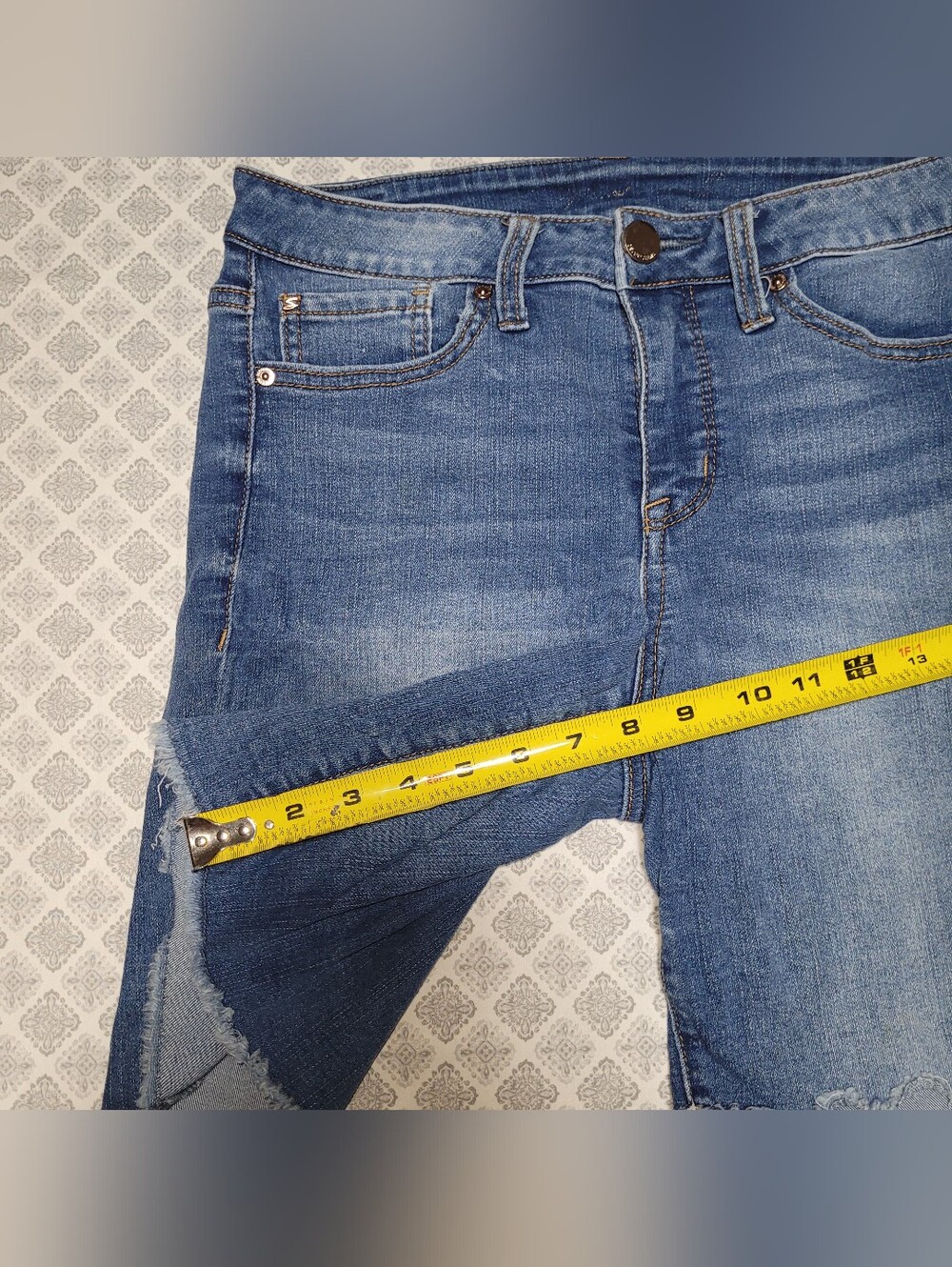 Seven7, Womens Size 6 Blue Denim Frayed Hem Shorts - Picture 7 of 8